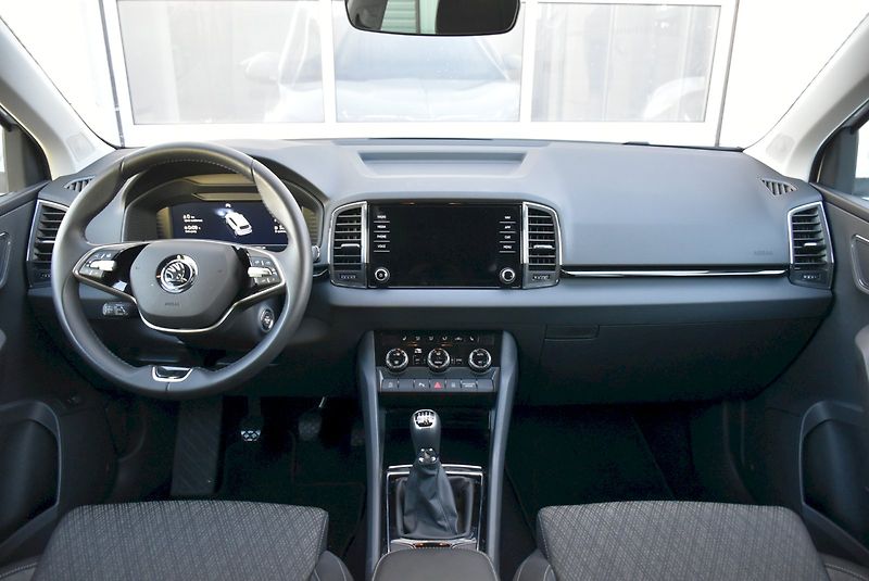 Škoda Karoq (2025) Top Selection 1,5 TSI 110 kW 6 - fotka 5 z 37