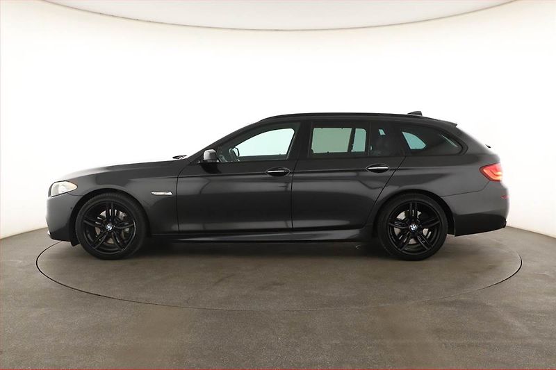BMW Řada 5 (2012) 530d xDrive, 4X4, Automat - fotka 3 z 20