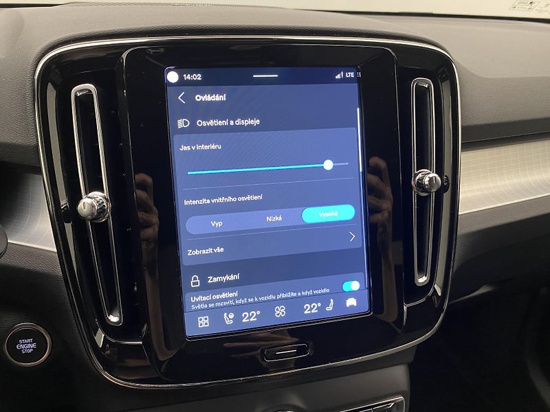 Volvo XC40 (2025) B3 AUT DARK PLUS - fotka 39 z 48