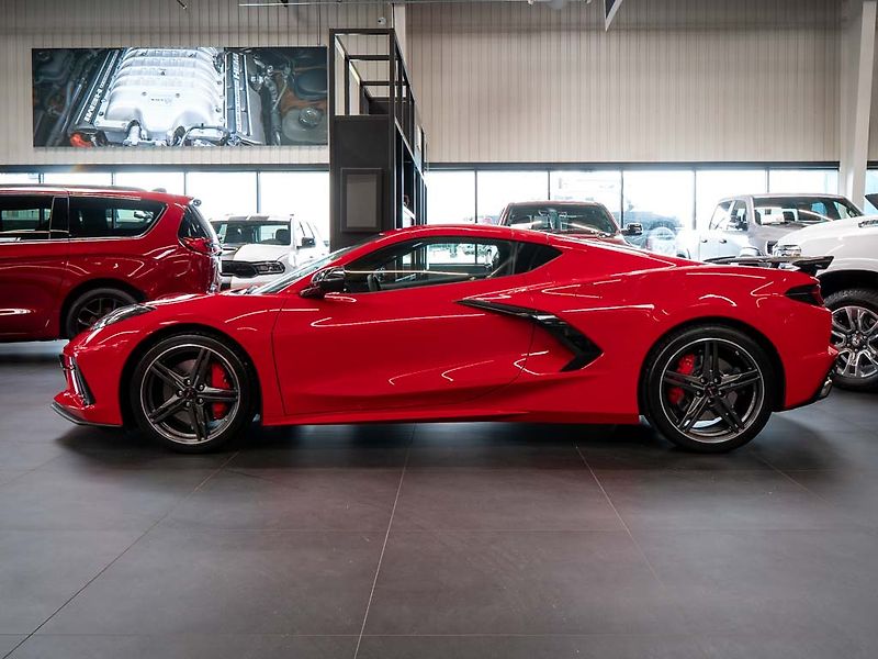 Chevrolet Corvette (2026) 6.2 Stingray 3LT Z51 Facelift - fotka 2 z 45