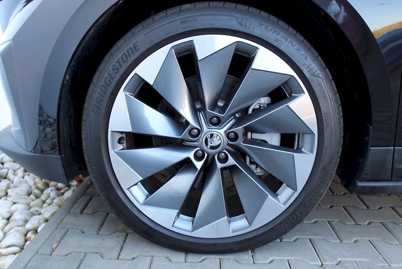 Škoda Enyaq (2020) 80 iV 150kW Loft - fotka 33 z 34