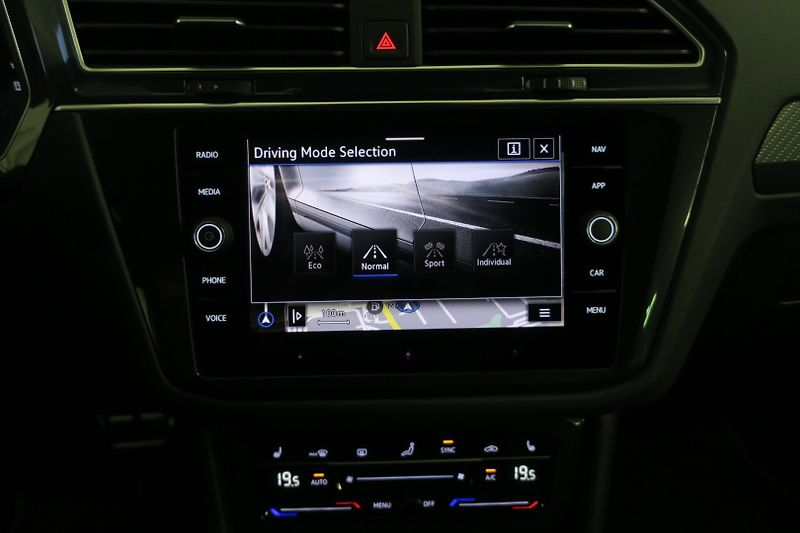 Volkswagen Tiguan (2022) R-line 2,0TDI 147 KW 4M DSG - fotka 32 z 49