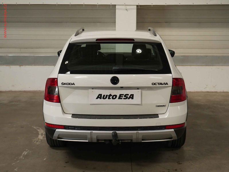 Škoda Octavia (2015) 2.0 TDi 4x4, ČR, DSG, bixen - fotka 5 z 20