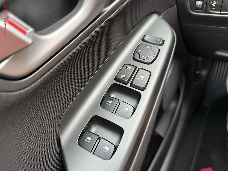Hyundai Kona (2020) 1.0 T-GDi, AC, navi, park - fotka 11 z 18