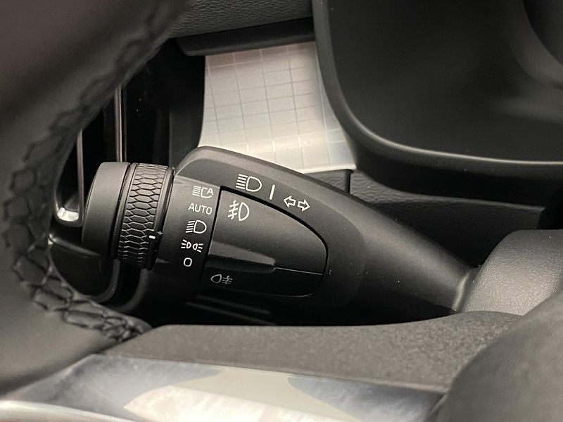 Volvo XC40 (2026) B3 AUT DARK PLUS - fotka 29 z 60