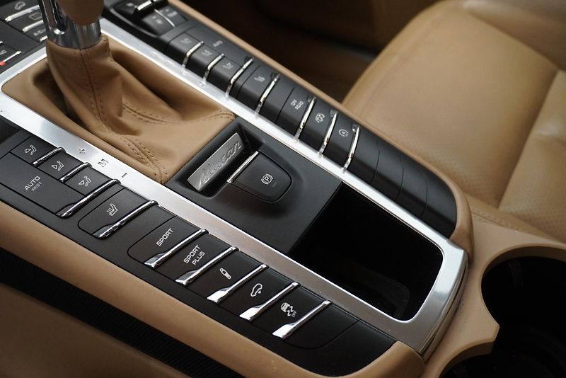 Porsche Macan 3.0i AWD PDK7 - fotka 13 z 27