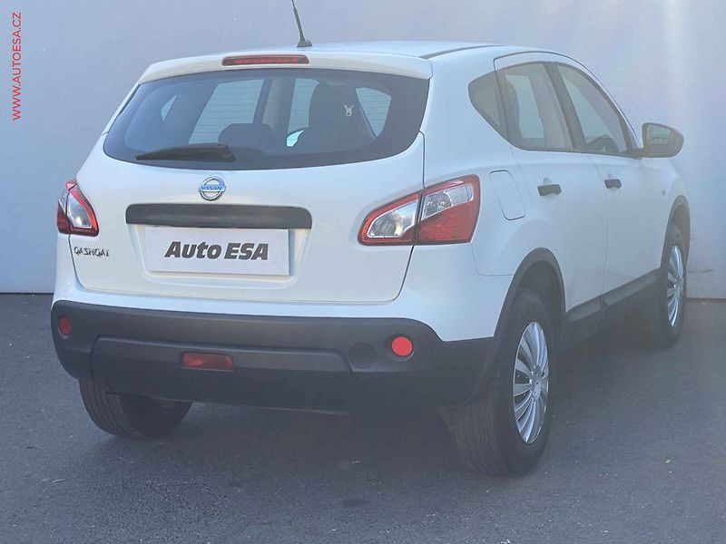 Nissan Qashqai (2010) 1.6, Visia, +kola - fotka 4 z 16
