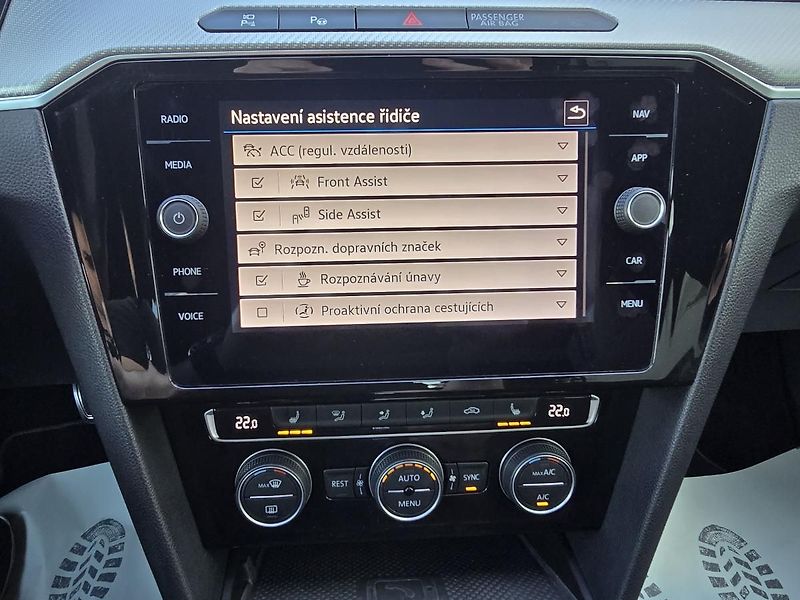 Volkswagen Arteon R-LINE 200kW KŮŽE NAVI KAMERA - fotka 18 z 49