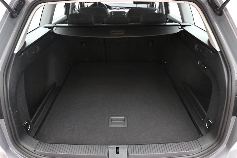Volkswagen Passat 2,0 TDI 110 kW DSG Business Zá - fotka 10 z 32