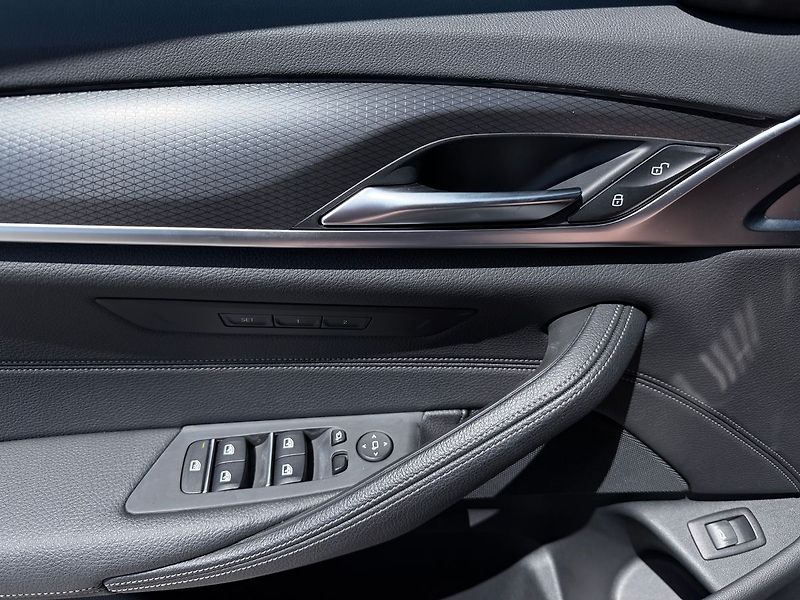 BMW Řada 5 530d Touring, Natáčecí náprava - fotka 18 z 26