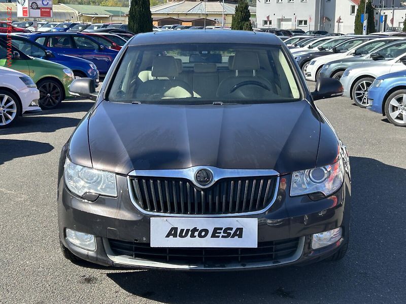 Škoda Superb (2009) 2.0 TDi, DSG, navi, xenon - fotka 2 z 17