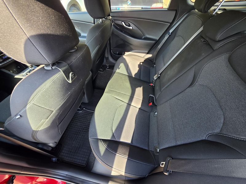 Hyundai i30 (2021) 1,5i 81kW SMART WG - fotka 12 z 17