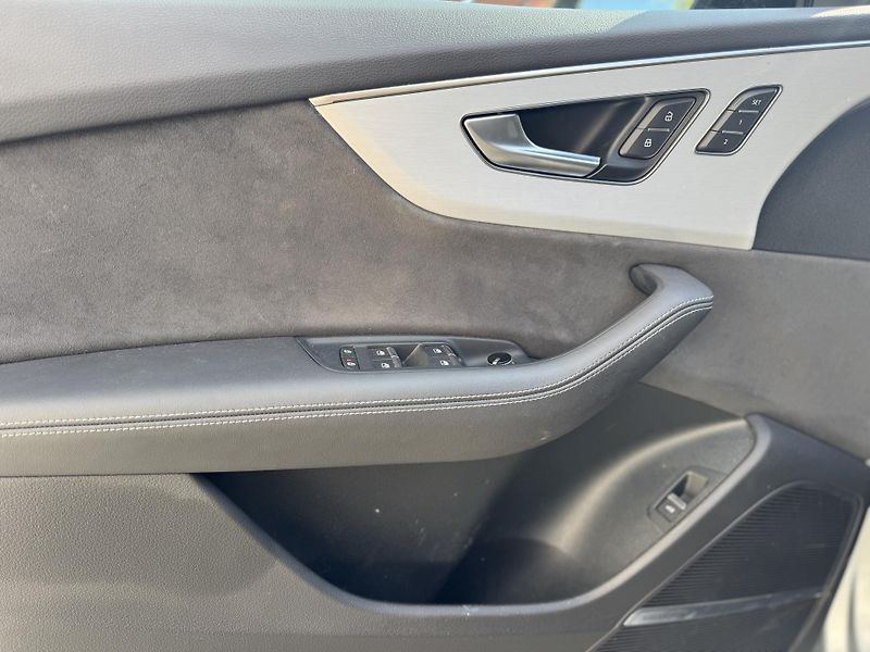 Audi Q8 55 TFSi 1.maj ČR DPH S-line - fotka 13 z 24