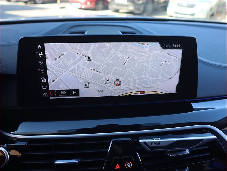 BMW Řada 5 (2017) Luxury Line 530d - fotka 16 z 21