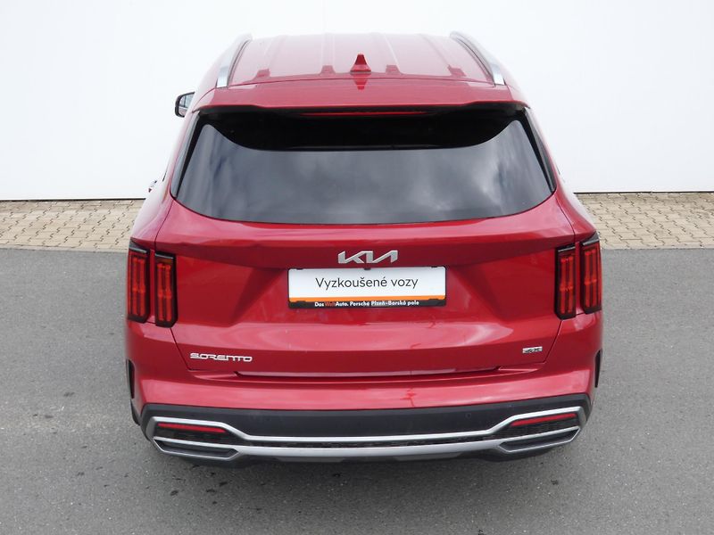 Kia Sorento (2023) Exclusive 2,2 CRDi 4x4 - fotka 16 z 30