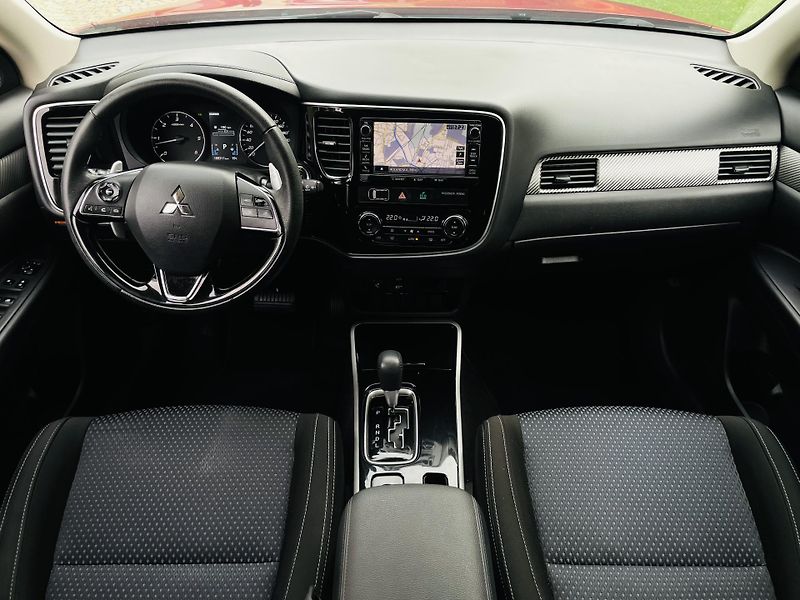 Mitsubishi Outlander 2.2D 4x4 1MAJ TAŽNÉ SERVISKA  - fotka 23 z 42