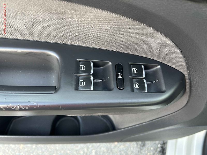 Volkswagen Touran (2011) 1.4TSI, DSG - fotka 11 z 16