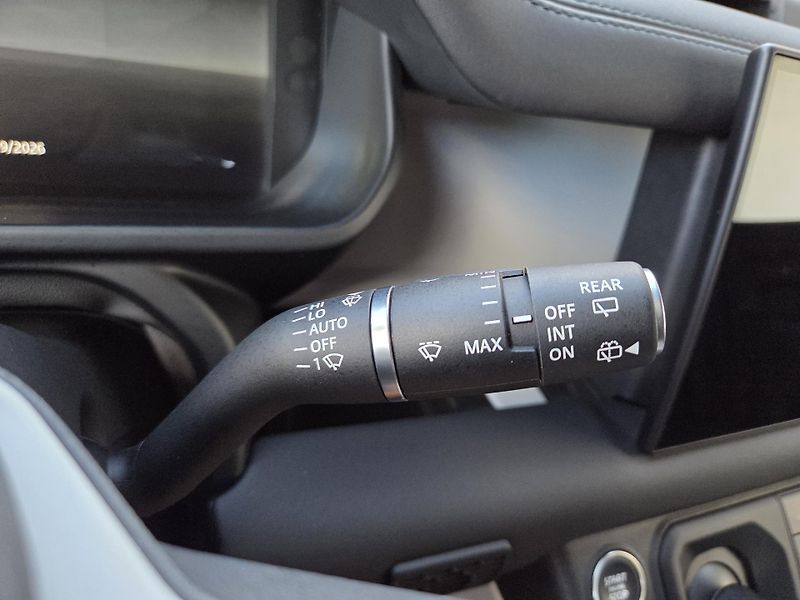 Land Rover Defender (2025) D300 X-DynSE HUD PANO TZ ACC - fotka 24 z 55
