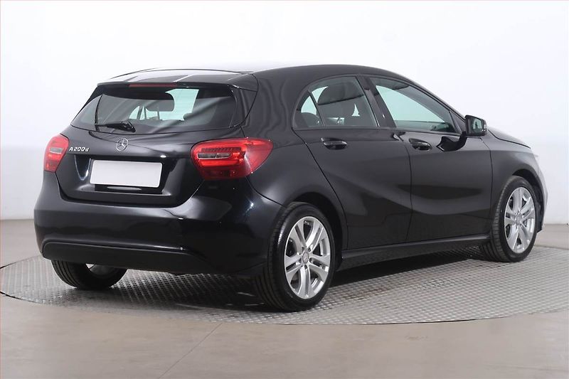 Mercedes-Benz Třídy A (2017) A 200 d, Automat, Navi - fotka 5 z 23