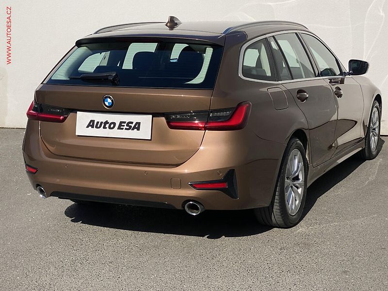 BMW Řada 3 (2019) 2.0 D 320d, Sport Line - fotka 4 z 19