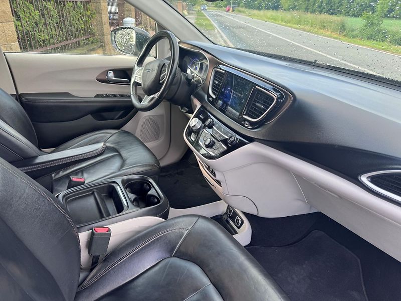 Chrysler Pacifica (2017) 3,6 RU Touring L 8 míst 2017 - fotka 12 z 20
