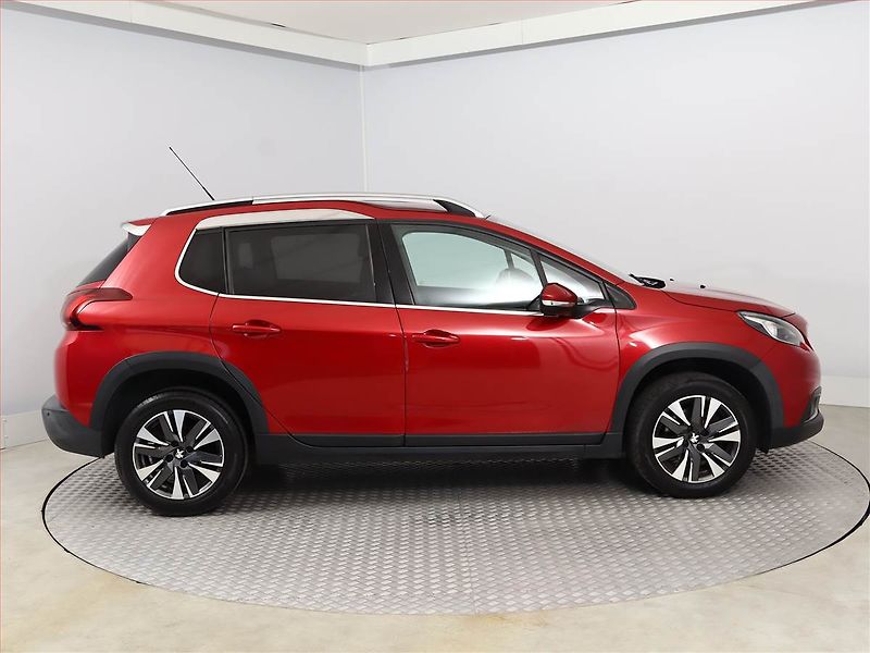 Peugeot 2008 (2018) 1.2 PureTech, ČR,1.maj - fotka 6 z 12
