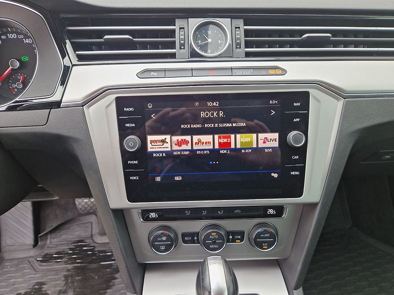 Volkswagen Passat Comfortline 1.4 TSI ACT - fotka 18 z 36