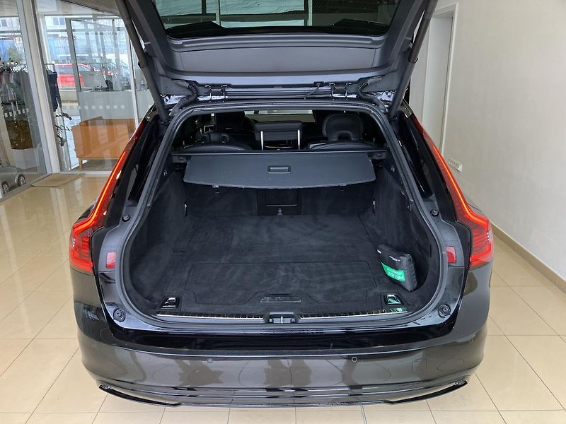 Volvo V90 B4 FWD R-DESIGN AT8 - fotka 9 z 30