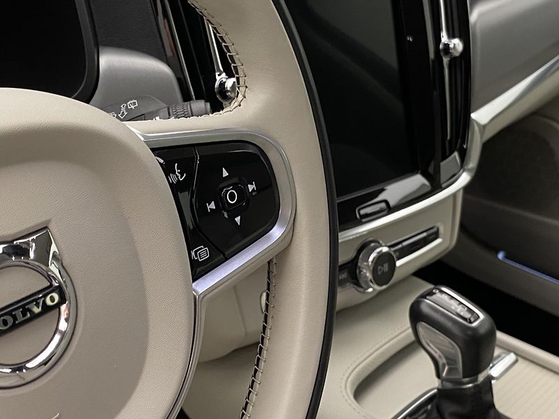 Volvo V90 D4 MOMENTUM AUT - fotka 19 z 48