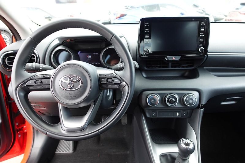 Toyota Yaris 1.5 TNGA 6 MT Comfort Tech Sty - fotka 13 z 25