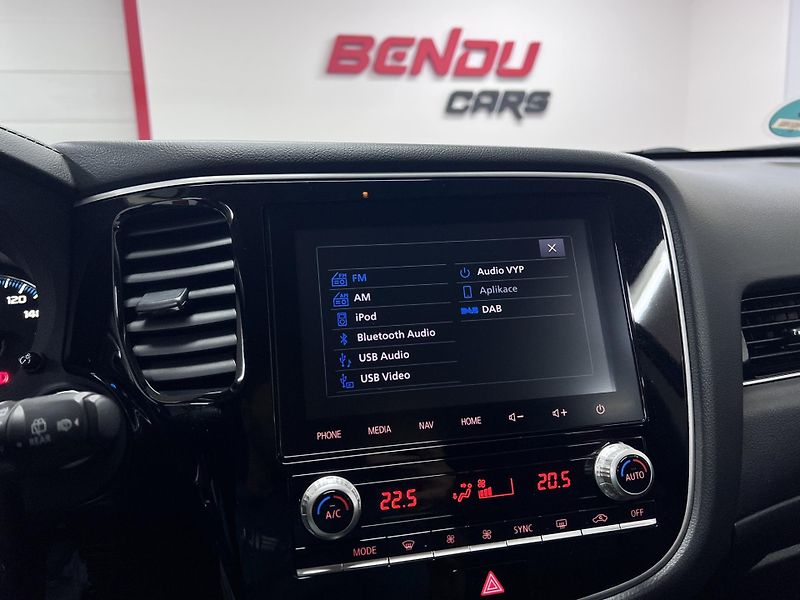 Mitsubishi Outlander 2.4 PHEV 165 kW, 4x4, 2020 - fotka 27 z 38