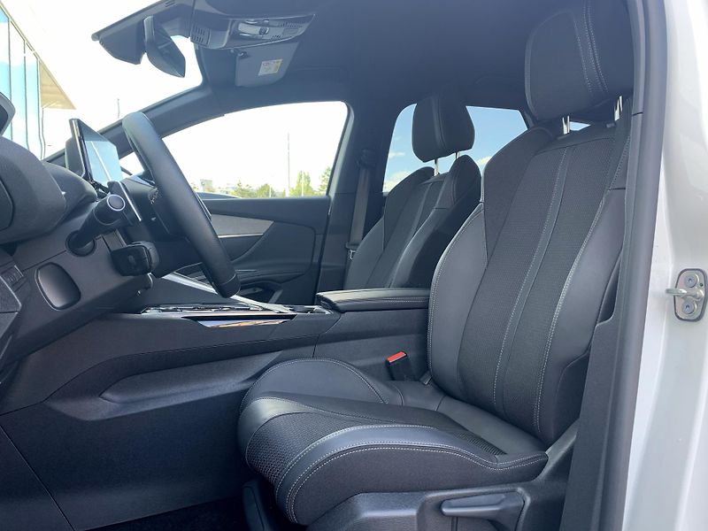 Peugeot 3008 GT 1,6 PT PHEV 165 kW EAT8 - fotka 19 z 29