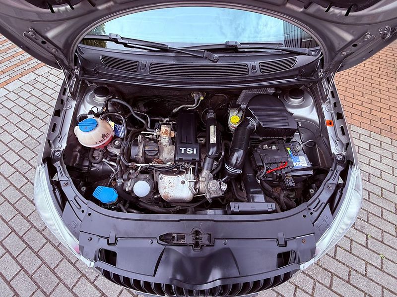 Škoda Fabia 1.2 TSi Elegance, Serviska - fotka 23 z 24