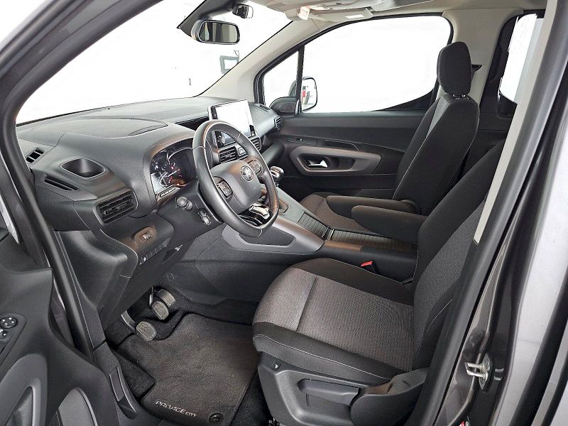 Toyota ProAce City Verso (2024) Long 1.2T FAMILY - fotka 6 z 30
