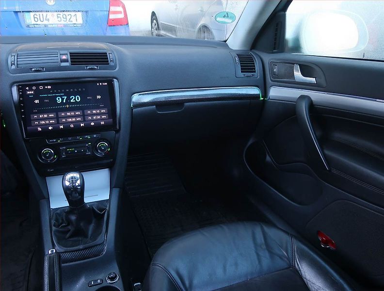 Škoda Octavia (2010) Elegance 1.6 TDI, oblíbený vůz - fotka 7 z 13