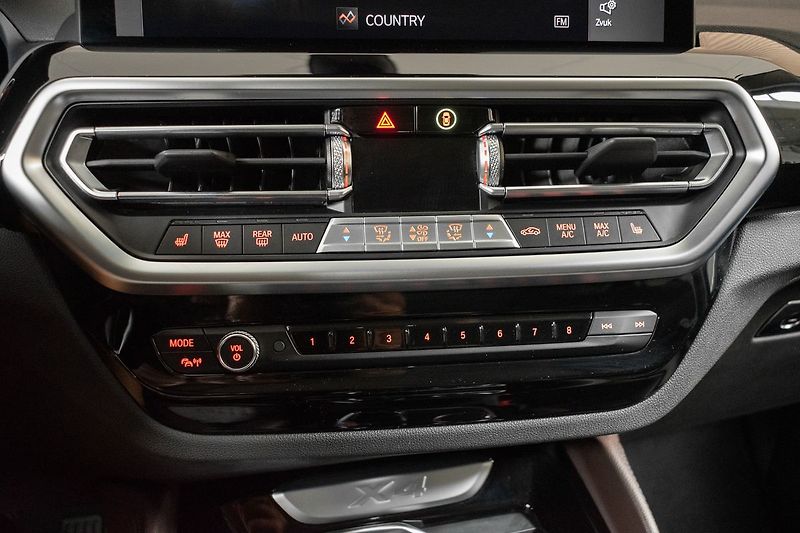 BMW X4 xD30d 210kW*HEAD-UP*TAŽNÉ*ČR - fotka 24 z 44