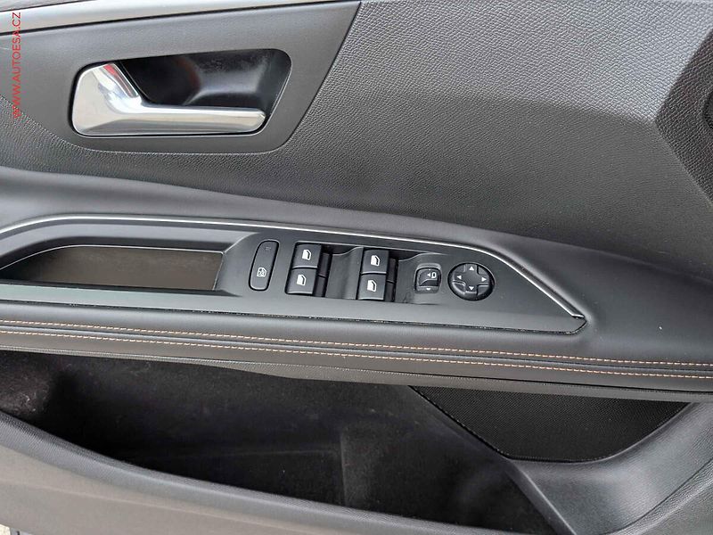 Peugeot 5008 (2018) 2.0HDi 7míst, ČR, AT, LED - fotka 12 z 15