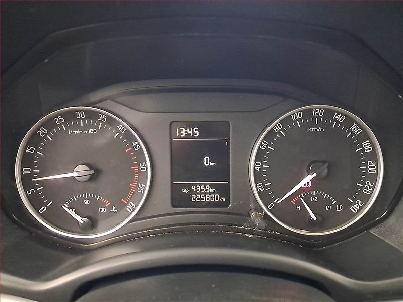 Škoda Octavia (2009) Ambiente 1.6 TDI, po STK - fotka 11 z 14