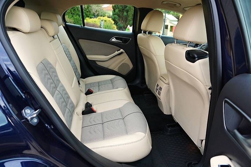 Mercedes-Benz GLA (2018) 2,0 220 135 kW - fotka 26 z 60