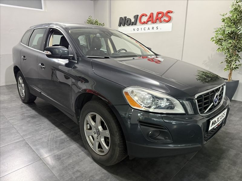 Volvo XC60 2,4   D5 AWD SUMMUM XENON - fotka 2 z 39