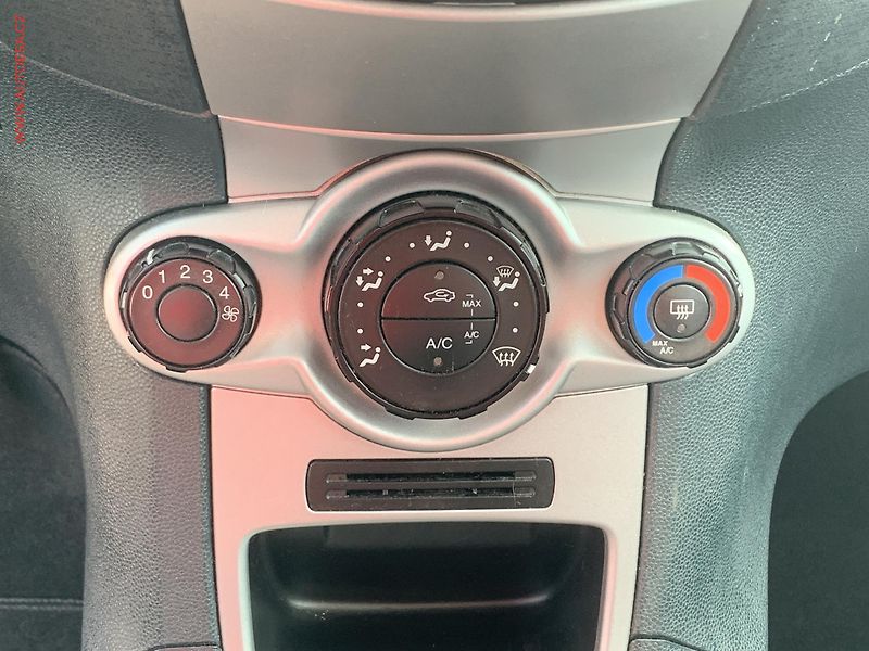 Ford Fiesta (2012) 1.4TDCi, AC - fotka 18 z 20