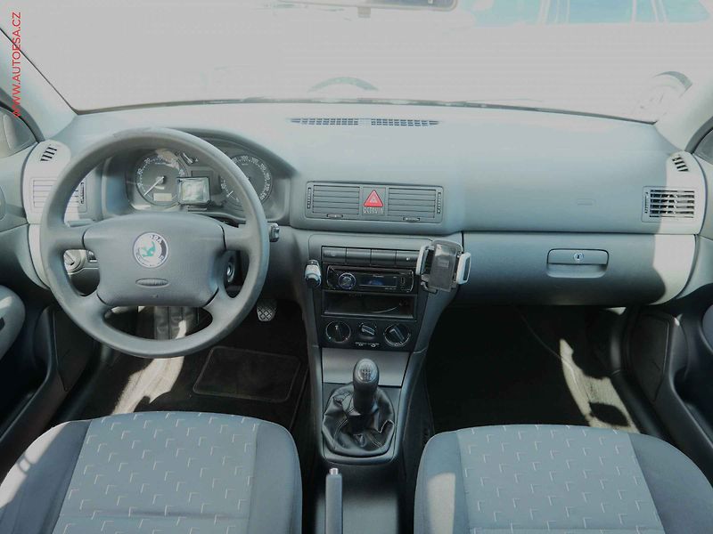 Škoda Octavia (2009) 1.6 i, ČR, Tour - fotka 8 z 17