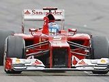 Fernando Alonso oslavuje v Německu třetí triumf letošní sezony.