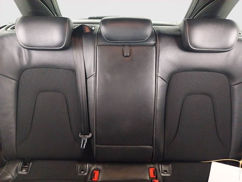 Audi A4 (2010) 2.0 TDI, Serv.kniha, Xenony - fotka 10 z 21