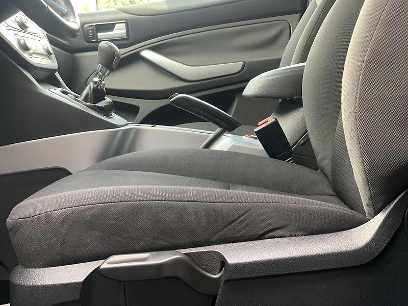 Ford Kuga 2.0TDCi KLIMATIZACE  ALU KOLA - fotka 11 z 38