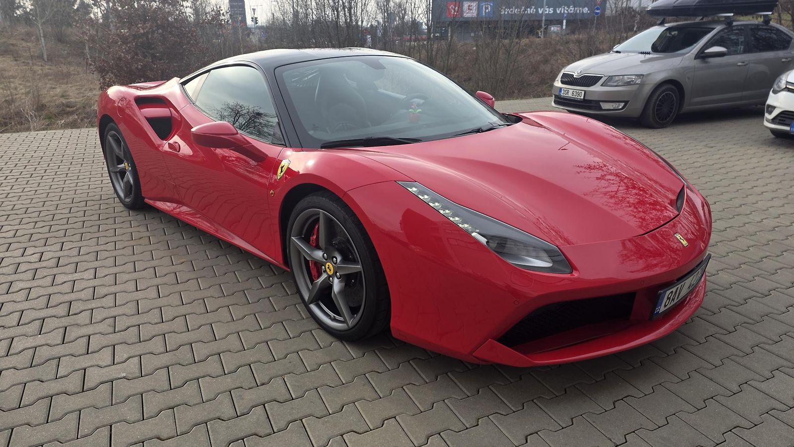 Ferrari 488 jako nové plný servis ZÁRUKA