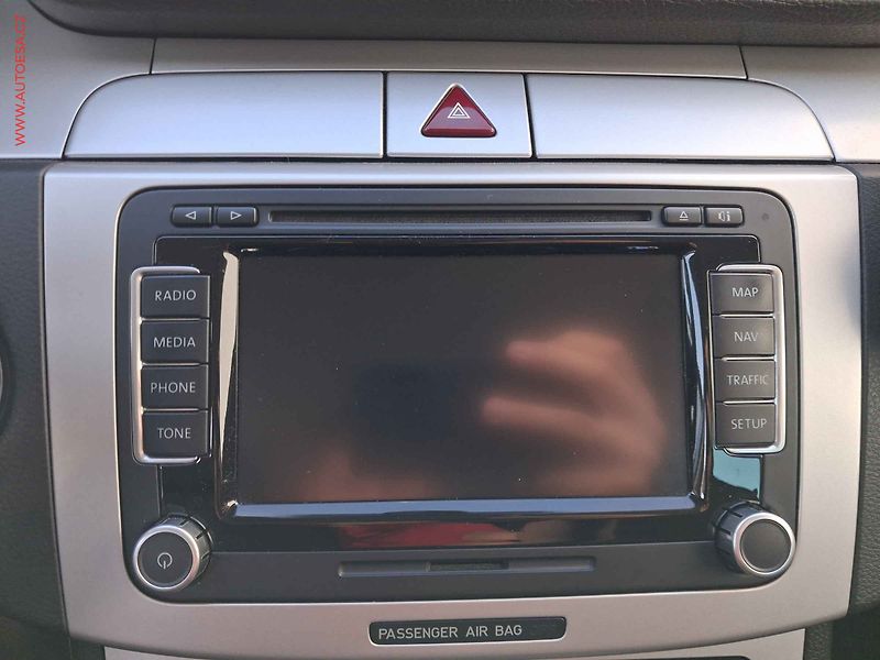 Volkswagen Passat (2009) 2.0 TDi, Sport, navi, Webasto - fotka 14 z 21