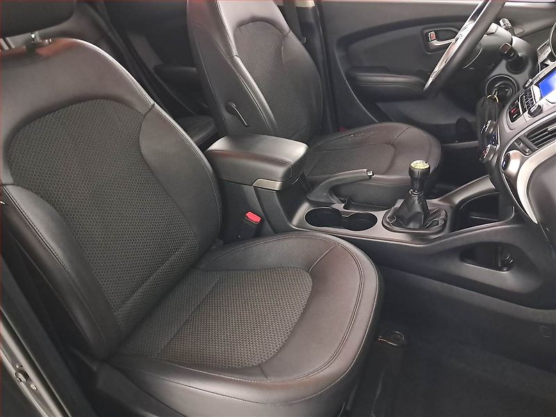 Hyundai ix35 (2011) 2.0 CVVT, 4X4 - fotka 9 z 16