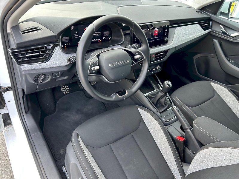 Škoda Scala (2025) Selection 1.0 TSI 85 kW - fotka 13 z 29