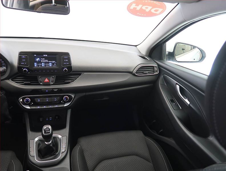 Hyundai i30 (2018) 1.4 T-GDI, Serv.kniha - fotka 8 z 18